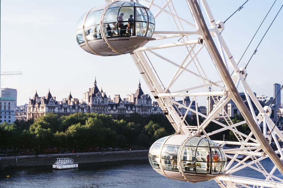 Beautiful shot of London Eye and River Thames London at night | SUPERPOBYT World