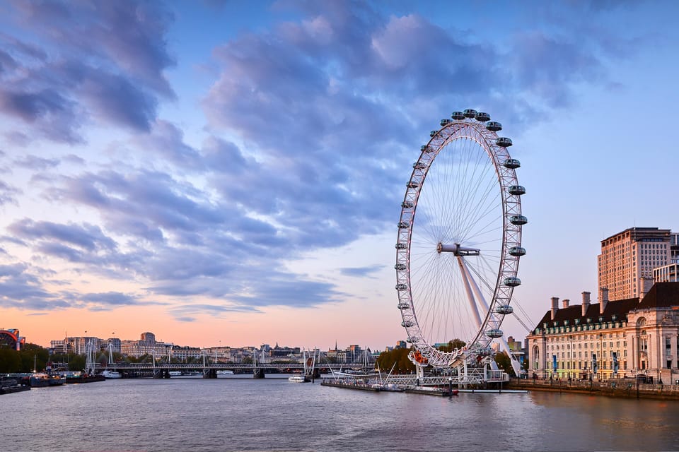 Beautiful shot of London Eye and River Thames London at night | SUPERPOBYT World