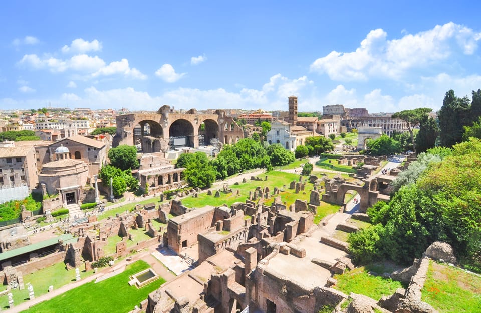 The illuminated Colosseum in Rome | SUPERPOBYT World